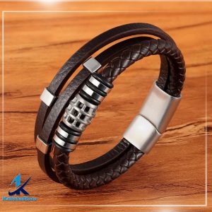 Pulsera de cuero café con detalles centrales inox