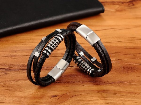 Pulsera de cuero café con detalles centrales inox