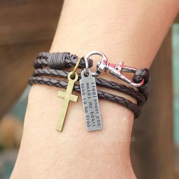 Pulsera de cuero café en cruz regulable 