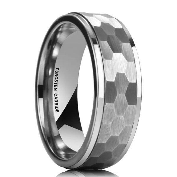 Anillo Inox plateado con detalles en el centro